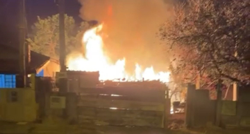 Incêndio destrói casa de madeira em Rubião Júnior