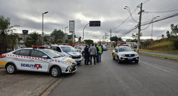 Ônibus são vandalizados em Botucatu e transporte público registra atrasos Ônibus são vandalizados em Botucatu e transporte público registra atrasos