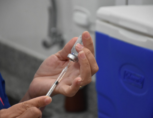 Botucatu reforça vacinação contra dengue: público de 10 a 14 anos segue sendo atendido nas unidades de saúde
