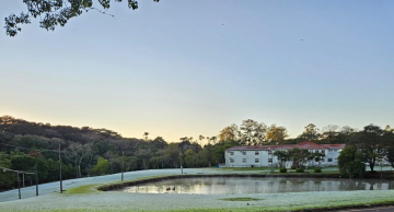 Imagens impressionantes mostram geada intensa na Fazenda Lageado em Botucatu