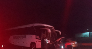 Colisão frontal entre carro e ônibus deixa uma vítima fatal na Rondon em São Manuel Colisão frontal entre carro e ônibus deixa uma vítima fatal na Rondon em São Manuel