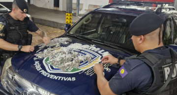ROMU apreende mais de 800 porções de drogas e prende suspeito após perseguição em Botucatu ROMU apreende mais de 800 porções de drogas e prende suspeito após perseguição em Botucatu