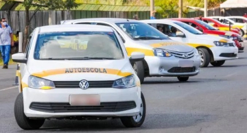 Governo quer acabar com a obrigatoriedade de aulas em autoescolas para tirar a CNH Governo quer acabar com a obrigatoriedade de aulas em autoescolas para tirar a CNH