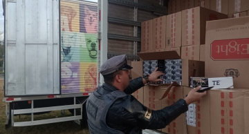 Polícia apreende 470 mil maços de cigarros contrabandeados durante operação na região