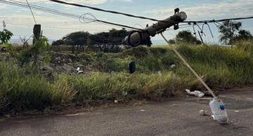Carro derruba poste no Jardim Ouro Verde em Botucatu