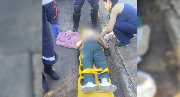 Idosa de 91 anos fica ferida ao cair em buraco na calçada em Botucatu Idosa de 91 anos fica ferida ao cair em buraco na calçada em Botucatu