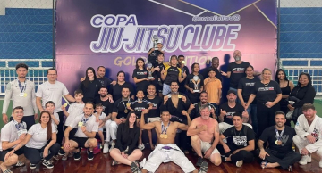 Projeto “Lutando pra Educar” conquista pódios e transforma vidas por meio do Jiu-Jitsu Projeto “Lutando pra Educar” conquista pódios e transforma vidas por meio do Jiu-Jitsu