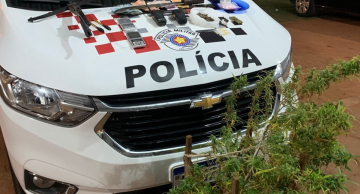 Homem é preso por tráfico de drogas, porte ilegal de munição e violência doméstica em Areiópolis