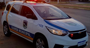 GCM de Botucatu prende trio acusado de invadir casa, agredir e sequestrar morador GCM de Botucatu prende trio acusado de invadir casa, agredir e sequestrar morador