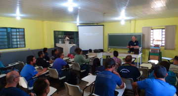Vigilância promove capacitação sobre manejo seguro de abelhas em Botucatu