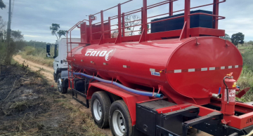 Brigada de Incêndio da CAIO controla fogo em área de vegetação em Botucatu