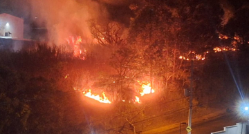 Incêndio atinge área próxima ao Asilo em Botucatu Incêndio atinge área próxima ao Asilo em Botucatu