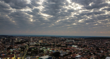 Fim de semana em Botucatu terá calor durante o dia e chance de chuva à noite Fim de semana em Botucatu terá calor durante o dia e chance de chuva à noite