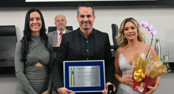 Carlos Alberto Cristofalo Filho recebe Título de “Cidadão Botucatuense” Carlos Alberto Cristofalo Filho recebe Título de “Cidadão Botucatuense”