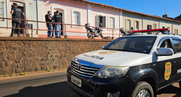 Operação visa combater o tráfico de drogas nas antigas “casinhas da Fepasa” na Vital Brasil em Botucatu Operação visa combater o tráfico de drogas nas antigas “casinhas da Fepasa” na Vital Brasil em Botucatu