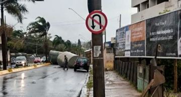 Tempestade de vento atinge Botucatu e mobiliza Gabinete de Crise Tempestade de vento atinge Botucatu e mobiliza Gabinete de Crise