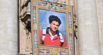 Carlo Acutis se torna o primeiro santo da geração “millennial”