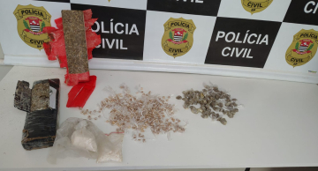 Polícia Civil prende dupla por tráfico de drogas na Cohab 3 em Botucatu Polícia Civil prende dupla por tráfico de drogas na Cohab 3 em Botucatu