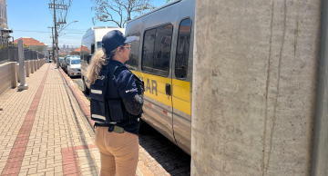 PM e Detran intensificam fiscalização de vans escolares em Botucatu PM e Detran intensificam fiscalização de vans escolares em Botucatu