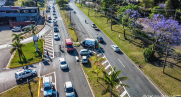 Acidente entre dois veículos complica o trânsito em cruzamento perigoso da Vital Brasil