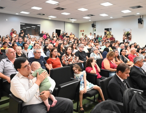 Câmara Municipal entrega Prêmio Destaque Educacional e homenageia profissionais e estudantes de Botucatu