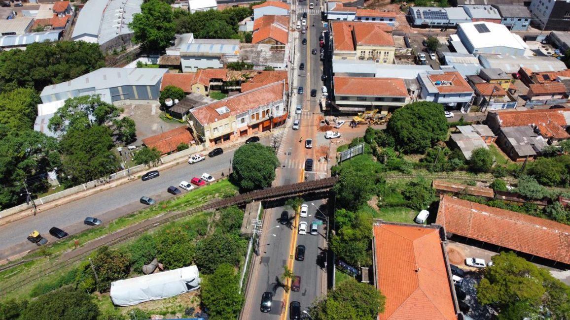 Trânsito segue com alterações na região da Major Matheus/Floriano Peixoto em Botucatu nesta terça-feira (18)