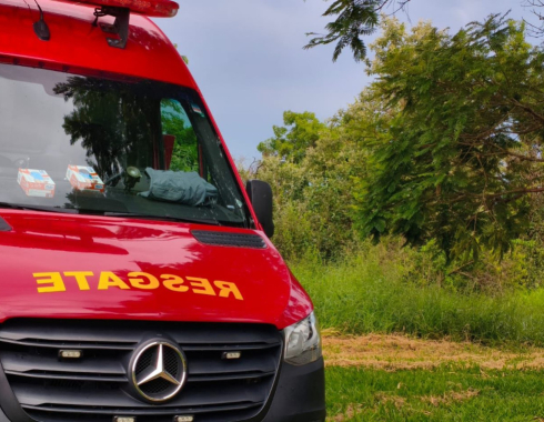 Bombeiros resgatam vítima após acidente em trilha de cachoeira entre Botucatu e São Manuel