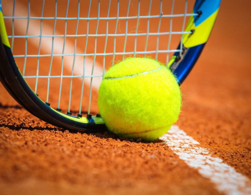 <strong>Projeto Tênis Jovem Botucatu abre inscrições para aulas gratuitas</strong>