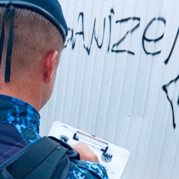 Homem é multado em R$ 5 mil por pichar espaço público em Botucatu