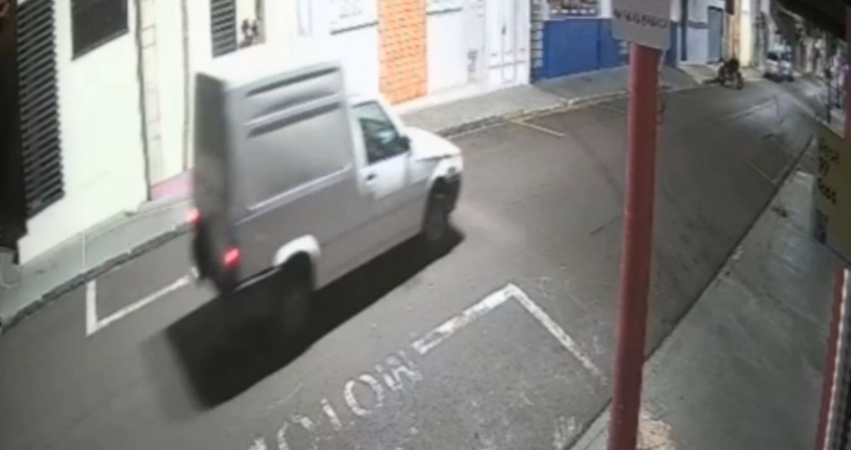 Criminosos utilizam veículo utilitário para furtar motos em Botucatu