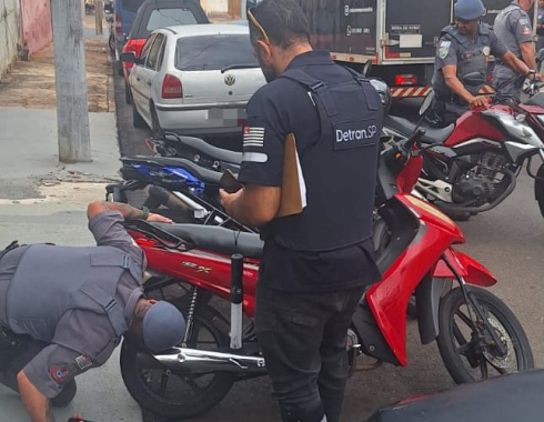 Operação de trânsito fiscaliza 166 veículos e aplica 31 autuações em Botucatu