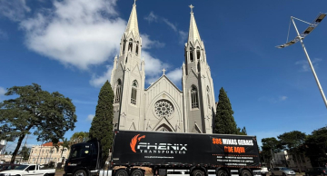Carreta da Phenix Transportes recolhe doações em Botucatu para vítimas das enchentes em Minas