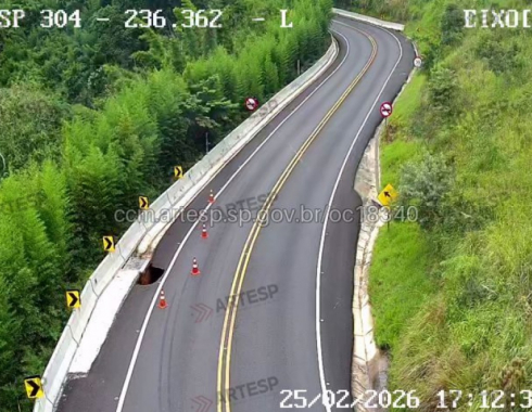 Chuva forte causa erosão e interdita trecho da serra de Torrinha