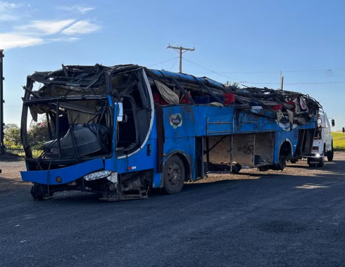 Seis pessoas morrem e dezenas ficam feridas em acidente com ônibus de trabalhadores rurais em Marília