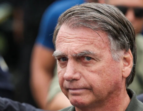 Alexandre de Moraes autoriza prisão domiciliar de Bolsonaro por 90 dias