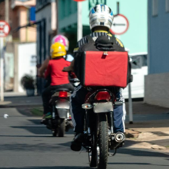 Motociclistas profissionais terão prazo de até dois anos para regularização em todo estado