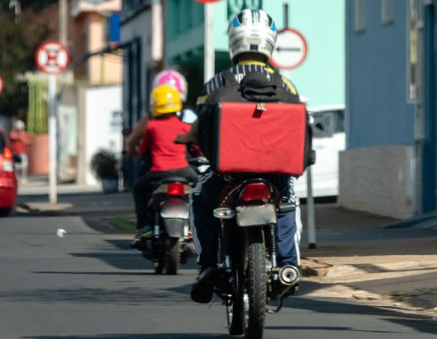 Motociclistas profissionais terão prazo de até dois anos para regularização em todo estado