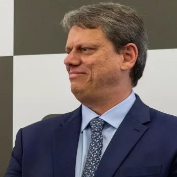 Hino Nacional passa a ter execução obrigatória semanal nas escolas de SP