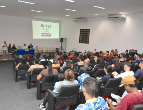 Atletas de Botucatu assinam os termos de adesão do Programa Bolsa Atleta 2026