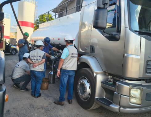 Fiscalização do Ipem-SP flagra irregularidade em caminhão com combustível na região
