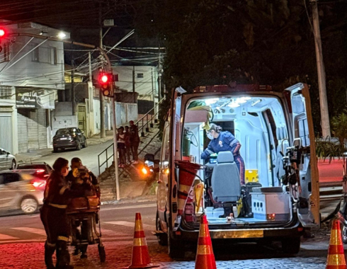 Acidente entre moto e carro deixa motociclista ferido na Major Matheus