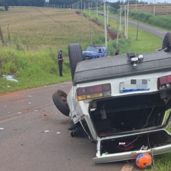 Motorista perde controle e capota veículo na Rodovia Alcides Soares em Botucatu
