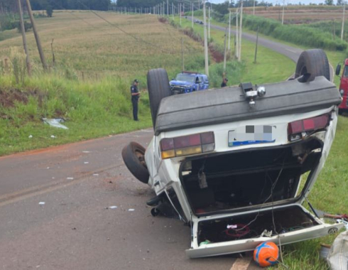 Motorista perde controle e capota veículo na Rodovia Alcides Soares em Botucatu