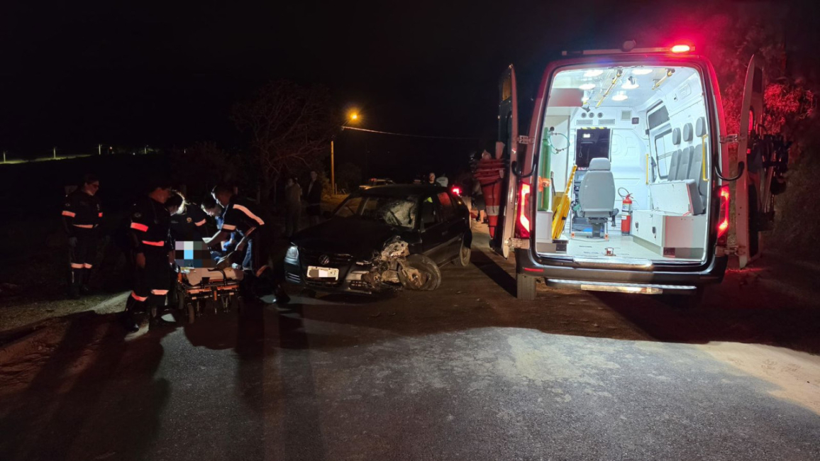 Motociclista é socorrido em estado crítico após colisão entre carro e moto no Santa Eliza em Botucatu