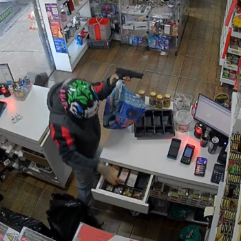 Após ser baleado na fuga, homem que assaltou mercearia em Botucatu recebe alta e é preso