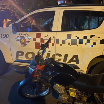PM aborda moto por direção perigosa e constata chassi suprimido