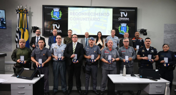 Câmara de Botucatu homenageia profissionais das forças de segurança