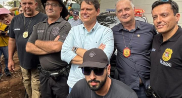 Equipe da Polícia Civil de Botucatu se encontra com governador de SP na Agrishow