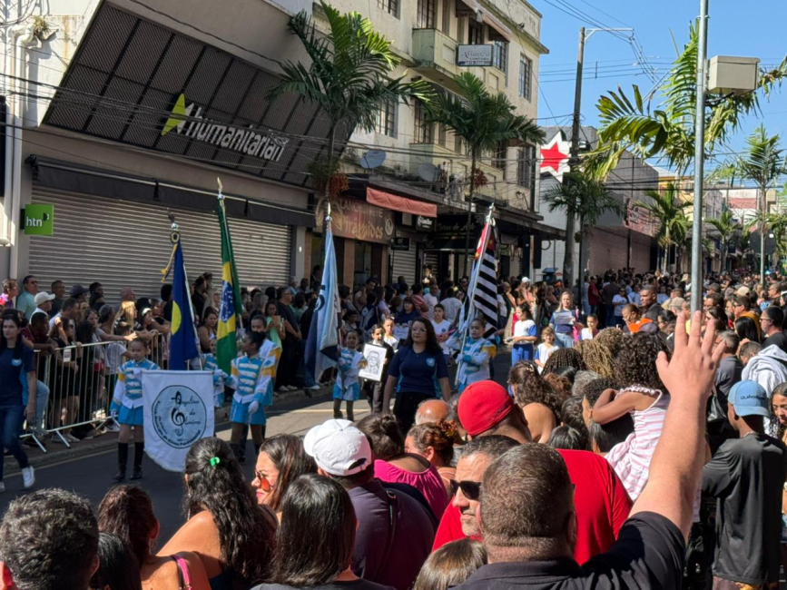 Ato Cívico e desfile na Amando de Barros marcam os 171 anos de Botucatu