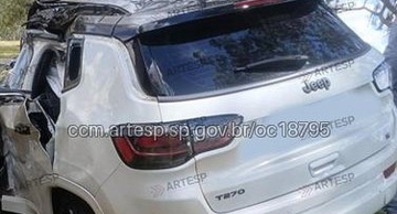 Colisão frontal entre carro e carreta deixa um morto e três feridos na SP-255